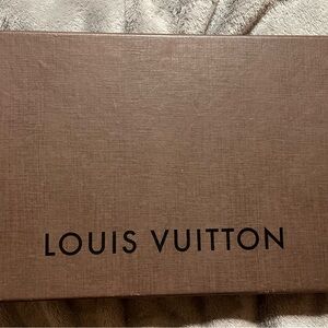 Large Louis Vuitton brown box with lid